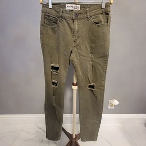 Army green distressed jeans🖤